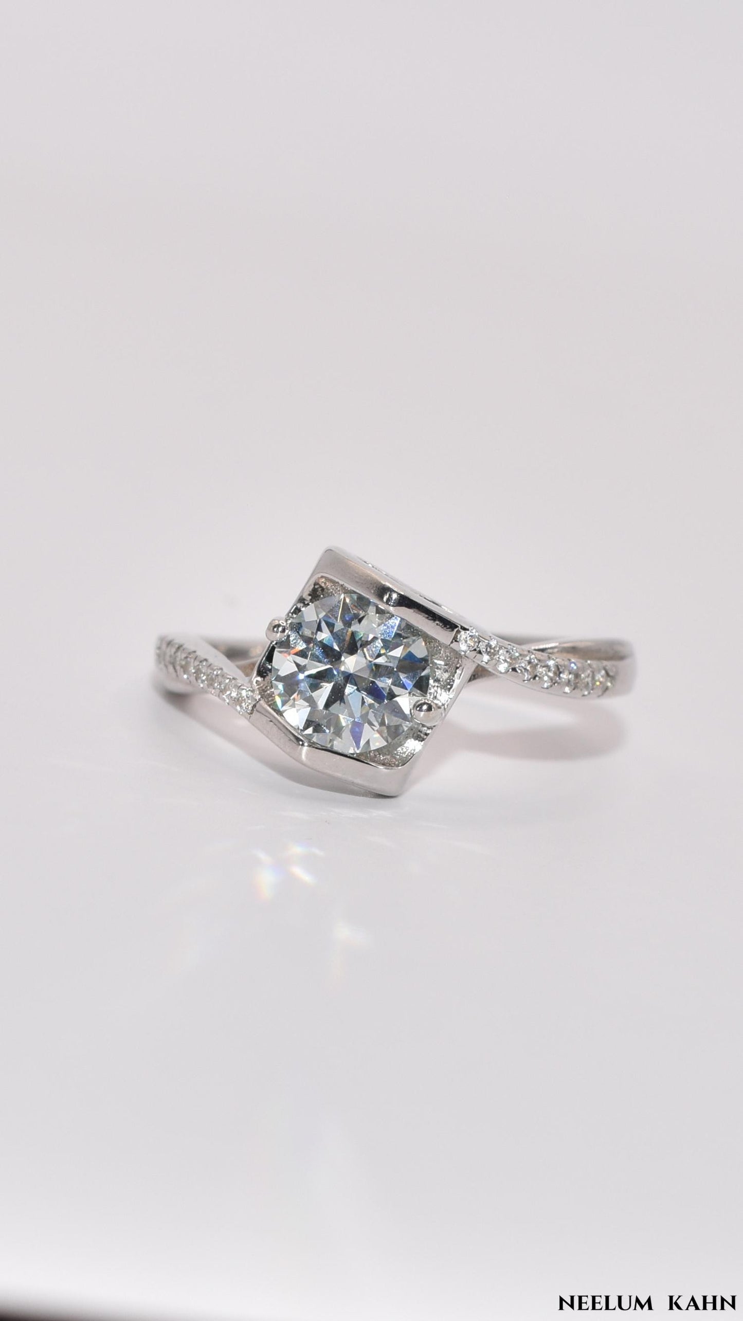 Certified 1Ct Moissanite Diamond S925 Silver Heart Shaped Ring with LED Gift Ring Box