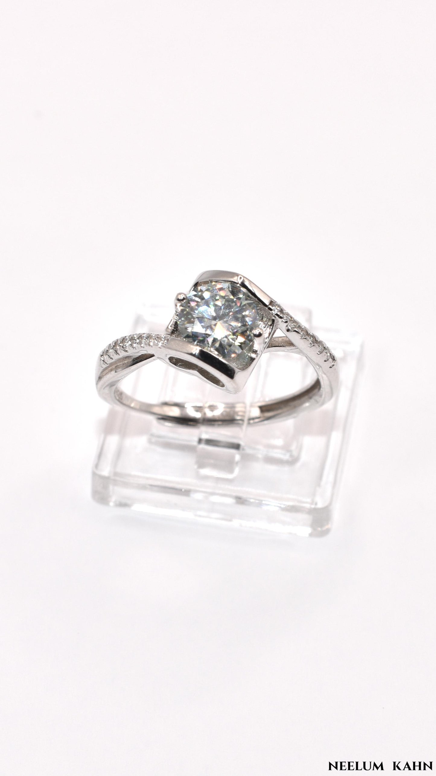 Certified 1Ct Moissanite Diamond S925 Silver Heart Shaped Ring with LED Gift Ring Box