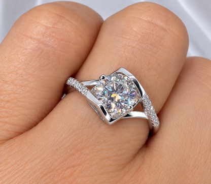1 Ct Round Moissanite Heart Gallery Infinity Twist Pavé Engagement Ring, S925 Sterling Silver, D Color VVS1 Clarity