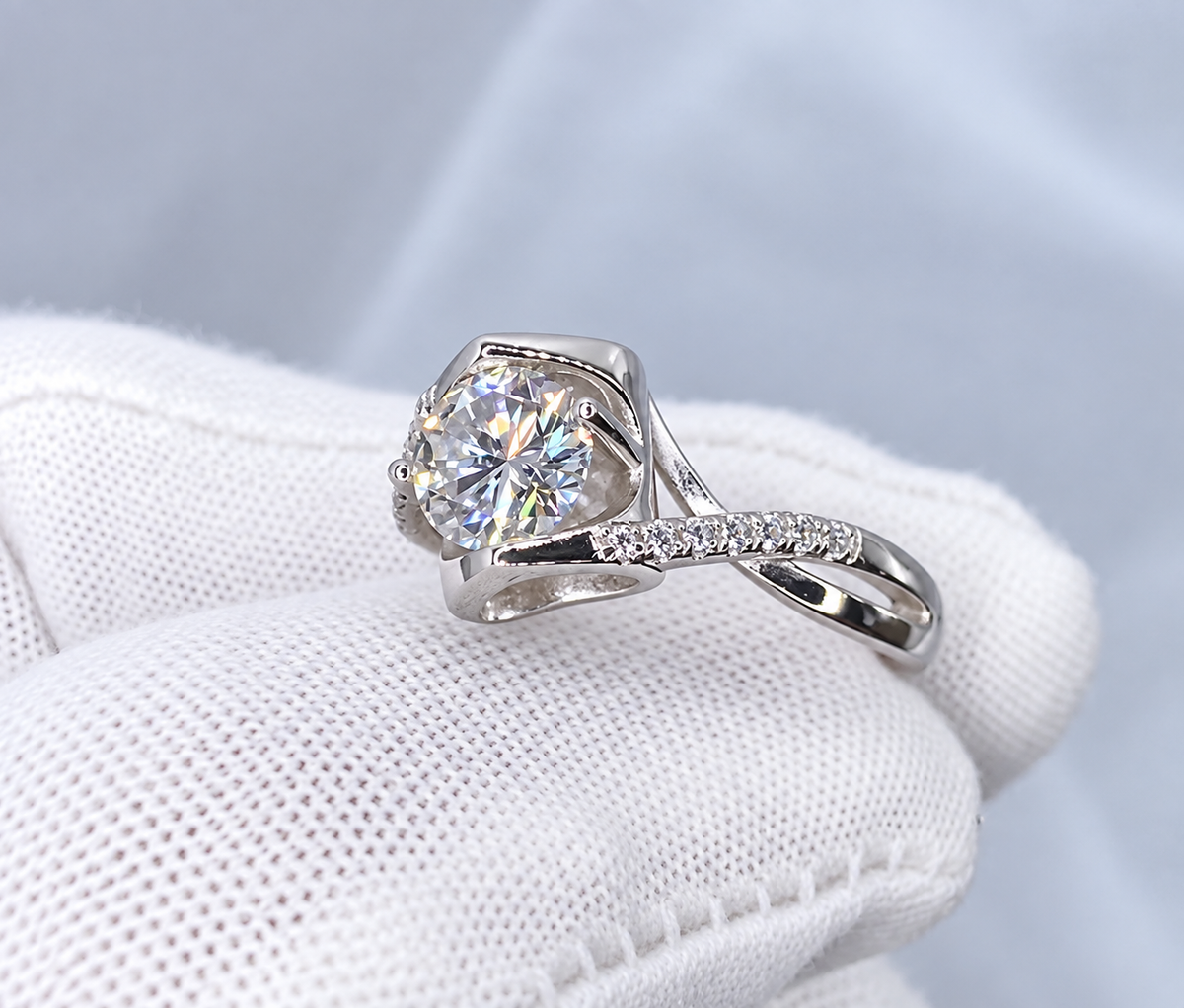 1 Ct Round Moissanite Heart Gallery Infinity Twist Pavé Engagement Ring, S925 Sterling Silver, D Color VVS1 Clarity